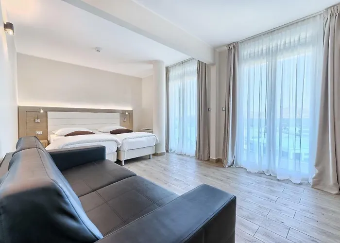 Panorama 4* שיבניק